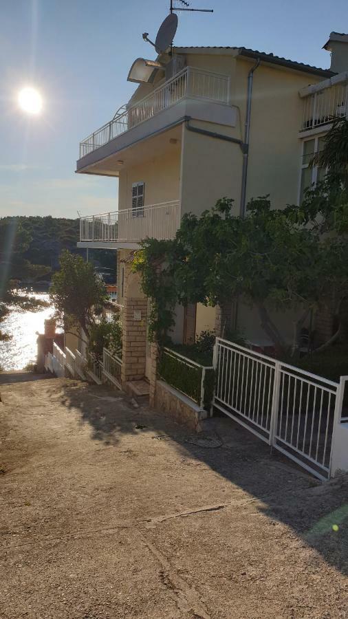 Apartment Grubisic Grebastica Exterior photo